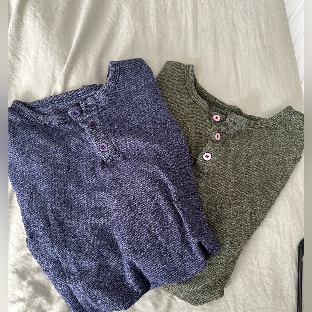 2x Men's Henley Shirts, Size Medium (Fits Like a Small)